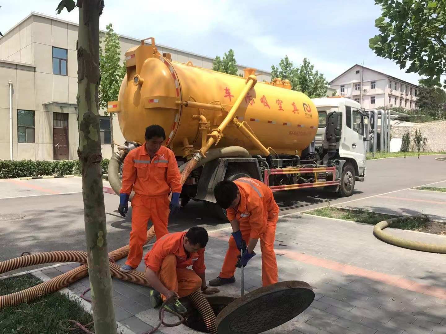 乐业化粪池清理与5-8吨吸粪车施工效率分析
